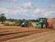 Traktor na polu