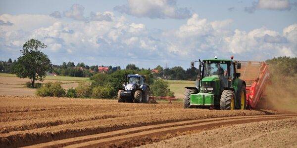 Traktor na polu